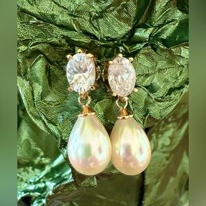 Teardrop pearl cubic zirconia studs